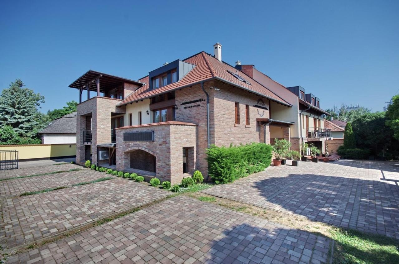 Várfürdő Panzió Gyula Exterior foto