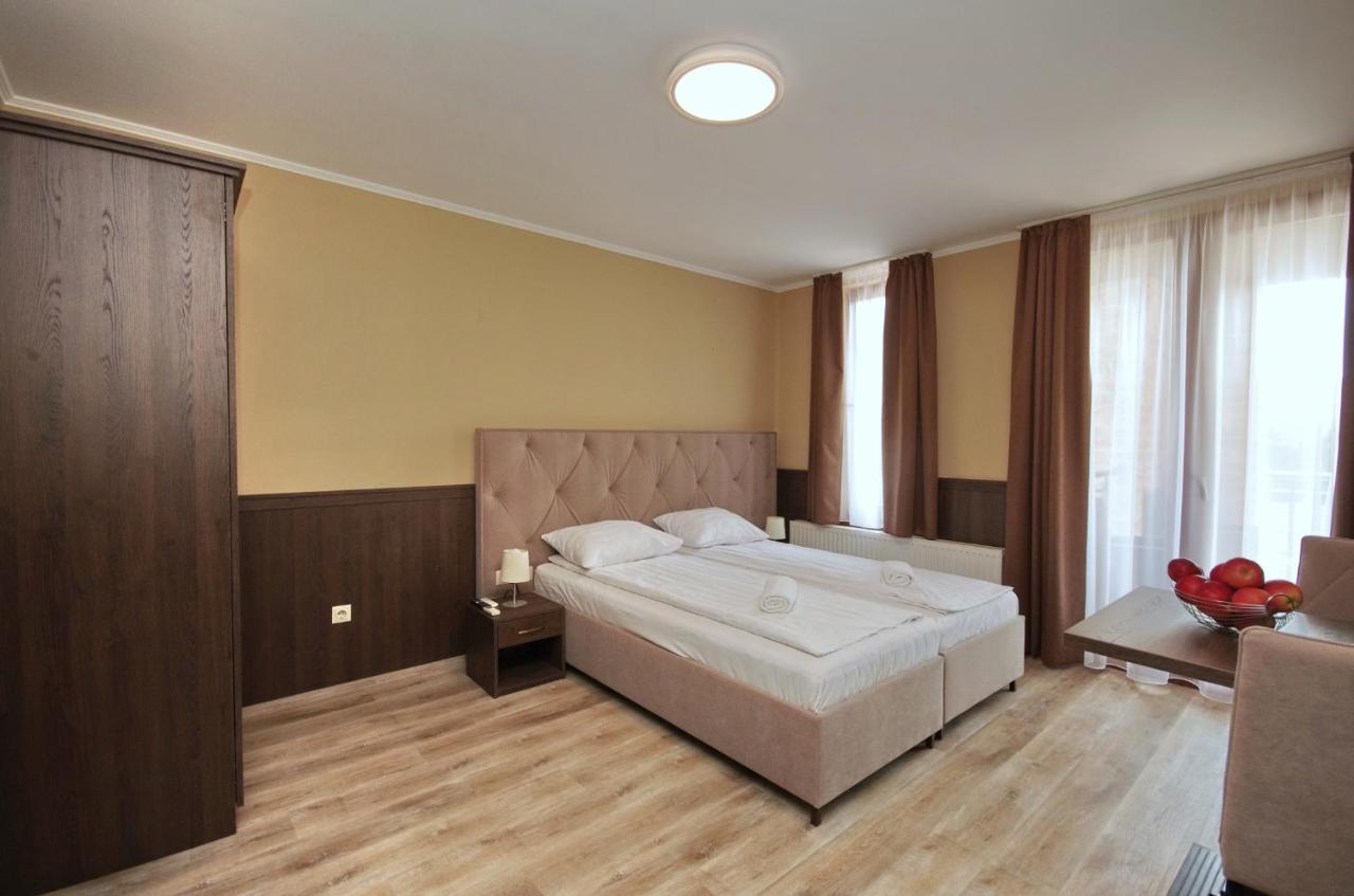 Várfürdő Panzió Gyula Exterior foto